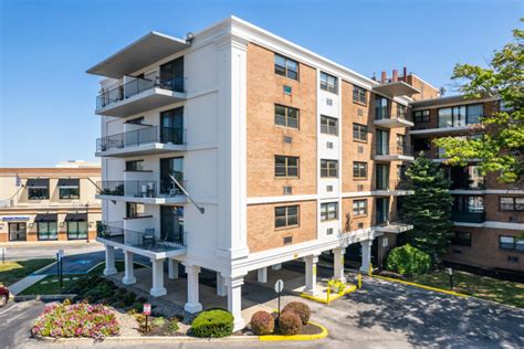 courtside square apartments and suites  DeKalb Pike in King of Prussia, PA, conveniently located across the street from the King of